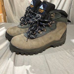 Mt Everest hiking boots